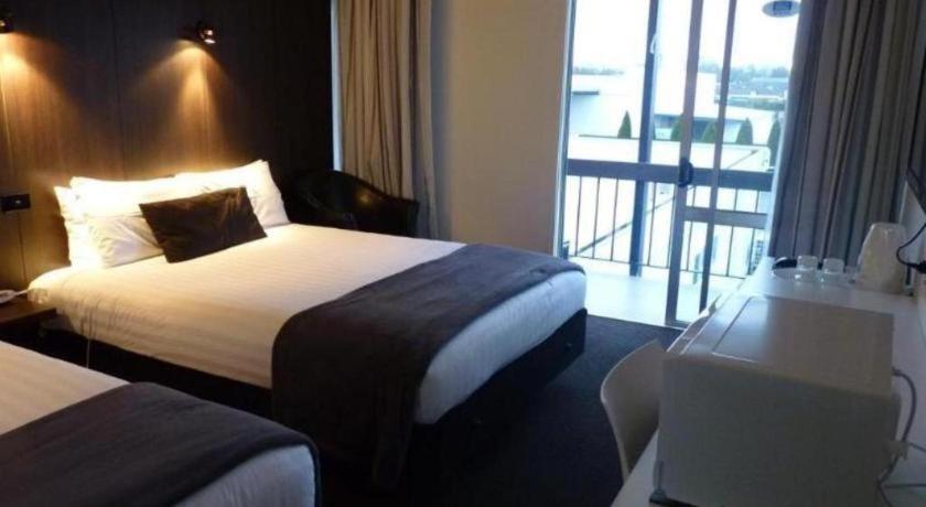 The Riccarton Hotel ไครสต์เชิร์ช ภายนอก รูปภาพ